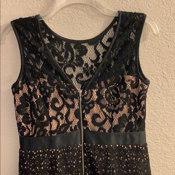 Black and Nude Sleeveless Dress - Picture 4 of 5